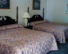 Paradise, MI Lodging - Double bed motel room. Beautifully maintained.