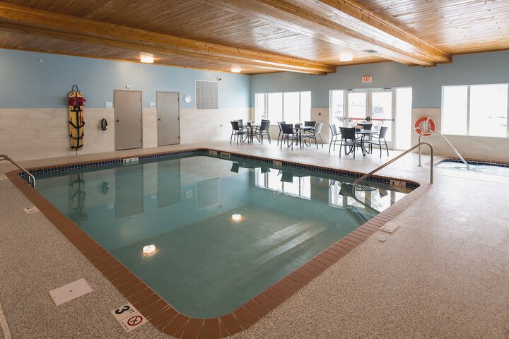 Holiday Inn Express & Suites Marquette Michigan Pool
