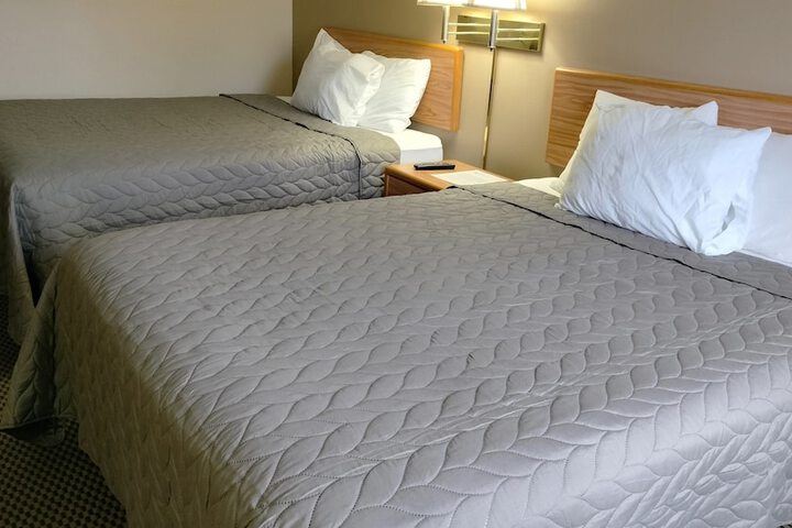 Magnuson Hotel Ironwood Michigan Hotel Room