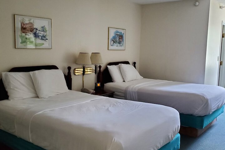 Voyager Inn St. Ignace Michigan Hotel Room